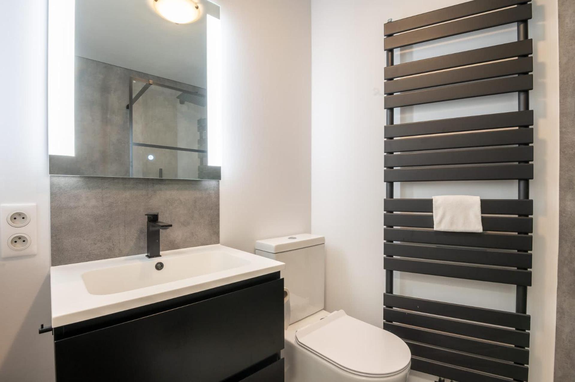 Appartement Perfectly Situated 2br Near The